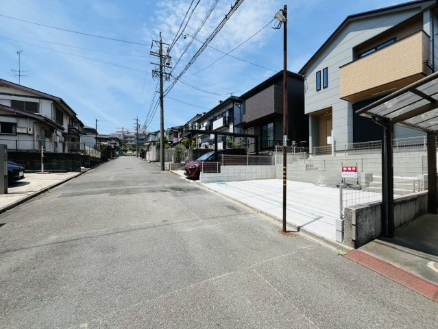 東海市加木屋町唐畑65番5『仲介手数料無料』新築一戸建て・建売の前面道路含む現地写真