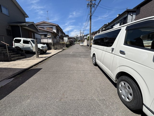 東海市加木屋町唐畑65番5『仲介手数料無料』新築戸建ての前面道路含む現地写真