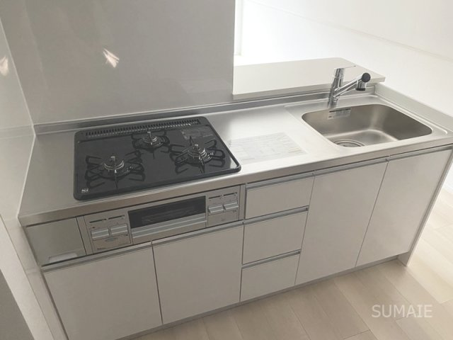 メゾンSGのキッチン|グリル付き3口コンロ！