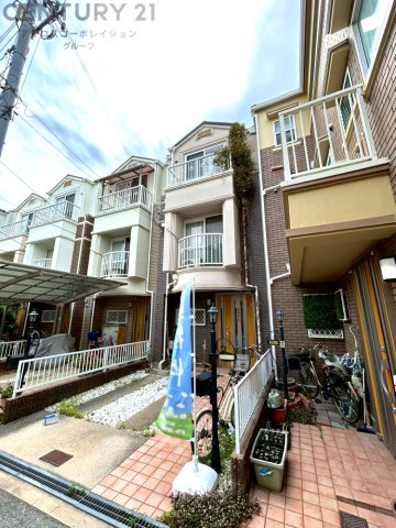 鉄骨造3階建て
