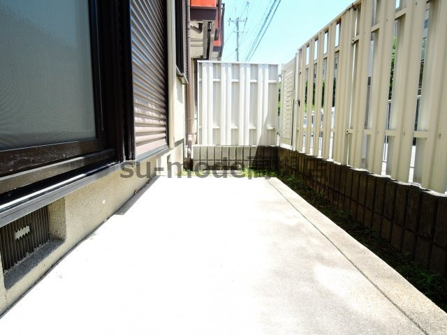 ドミールコウB棟のバルコニー