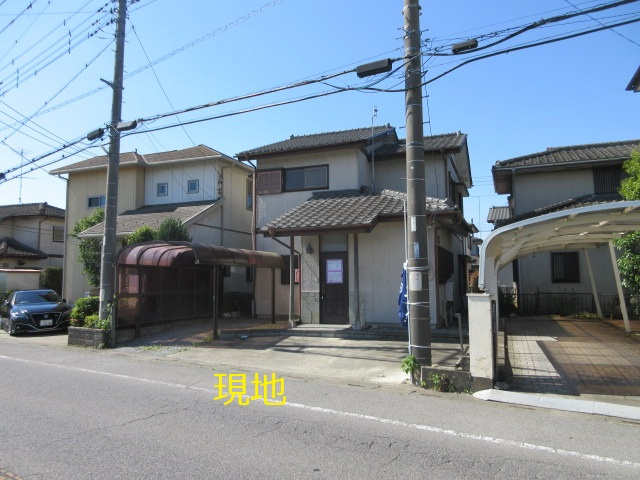 中古戸建　熊谷市江波522-28（リフォーム住宅）の前面道路含む現地写真