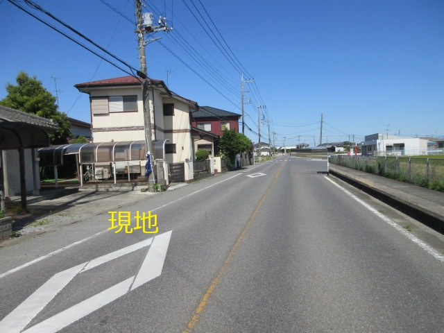 中古戸建　熊谷市江波522-28（リフォーム住宅）の前面道路含む現地写真