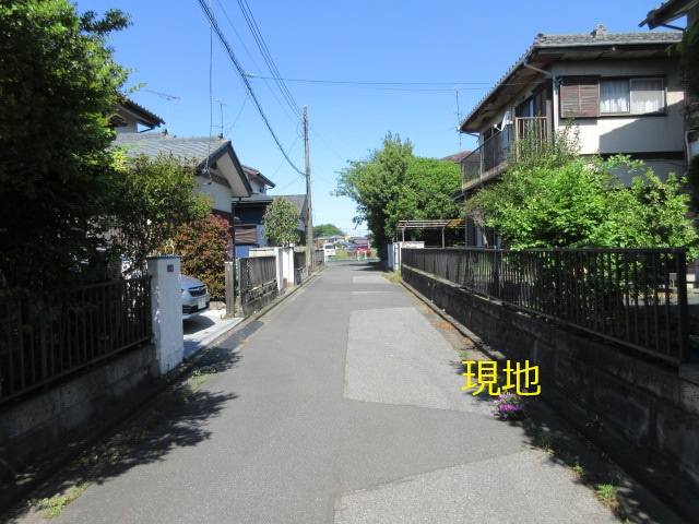 中古戸建　熊谷市江波522-28（リフォーム住宅）の前面道路含む現地写真