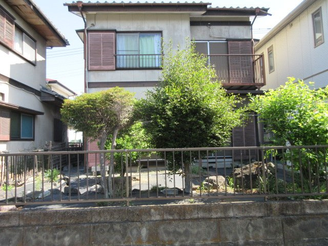 中古戸建　熊谷市江波522-28（リフォーム住宅）の前面道路含む現地写真