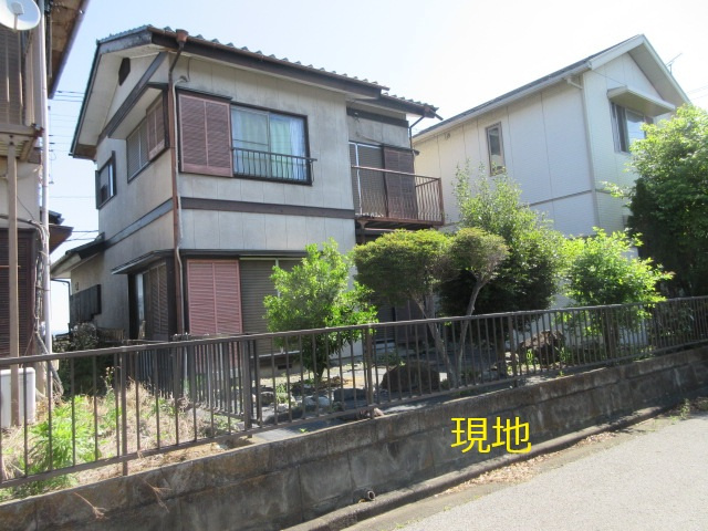 中古戸建　熊谷市江波522-28（リフォーム住宅）の前面道路含む現地写真