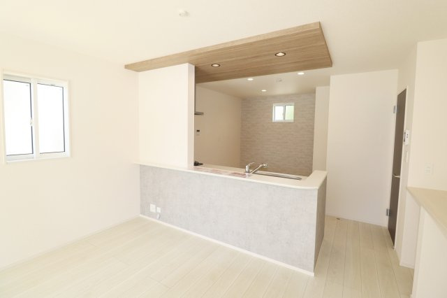 郡山市菜根４丁目　　　　１号棟　　　桜小学校、郡山第３中学区のキッチン