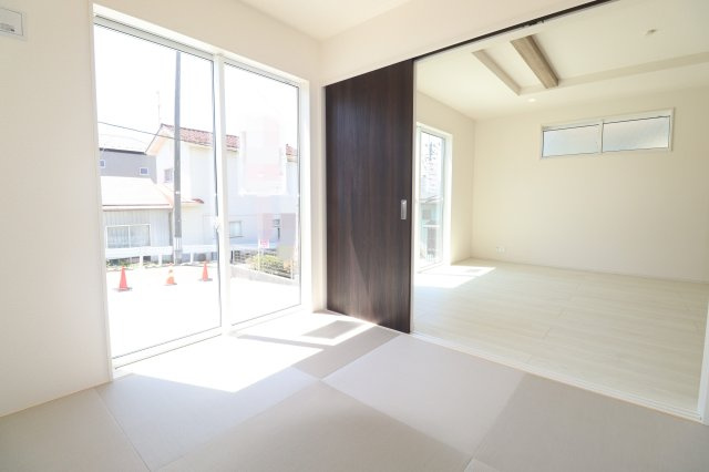 郡山市菜根４丁目　　　　１号棟　　　桜小学校、郡山第３中学区の和室|リビングに隣接しているので使いやすいです♪