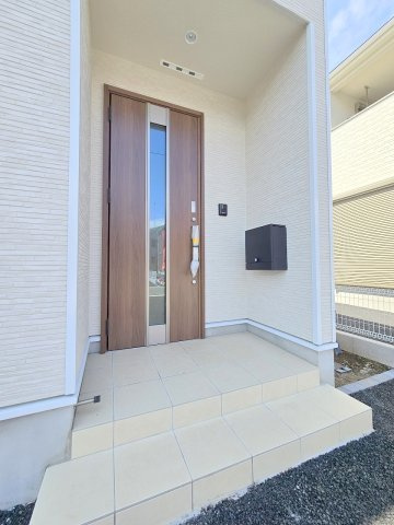 青梅市友田町3丁目　新築戸建全7棟の玄関