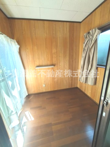 ６６８０３　岐阜市切通中古戸建ての洋室