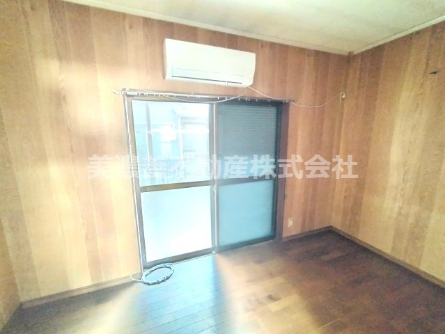 ６６８０３　岐阜市切通中古戸建ての洋室