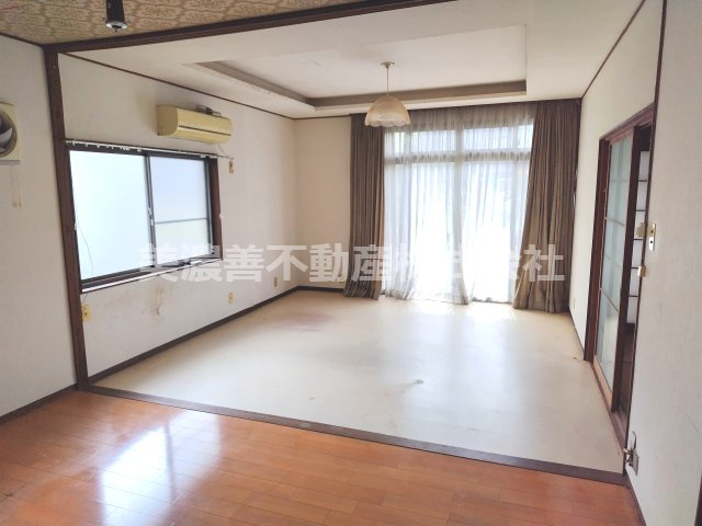 ６６７５３　岐阜市三田洞中古戸建ての洋室