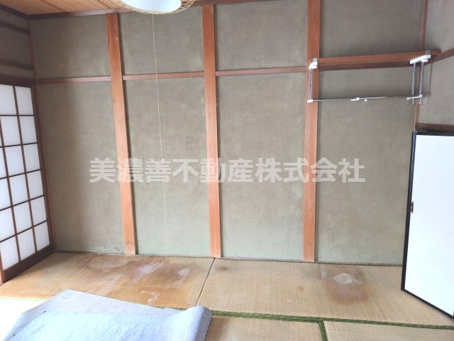 ６６７５３　岐阜市三田洞中古戸建ての和室