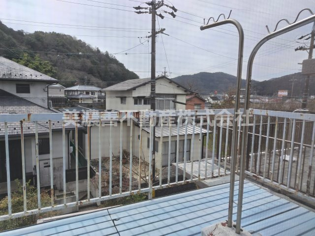 ６６７５３　岐阜市三田洞中古戸建てのバルコニー