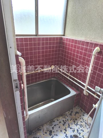 ６６７５３　岐阜市三田洞中古戸建ての浴室