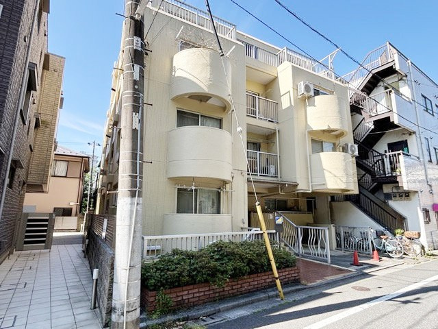 【現況写真】 | 住建第二ハイプレース | 前面道路と外観の様子です。～即日のご見学可能～　お問合せはお気軽にどうぞ。