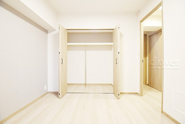 【収納】 | 向島パークハイツ | 大きな収納力が魅力の洋室。多くのお客様から、「欲しいもの＝収納」という声をいただきますが、まさにこのようなお部屋は需要の高さを感じます。～即日のご見学可能～　お問合せはお気軽にどうぞ。