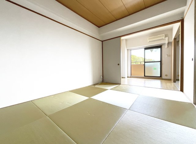 【和室】 | パデシオン宇治三室戸 | 【和室約6.1帖】ご家族の人数に合わせて個室として利用したり、居間の1部としても利用できます。