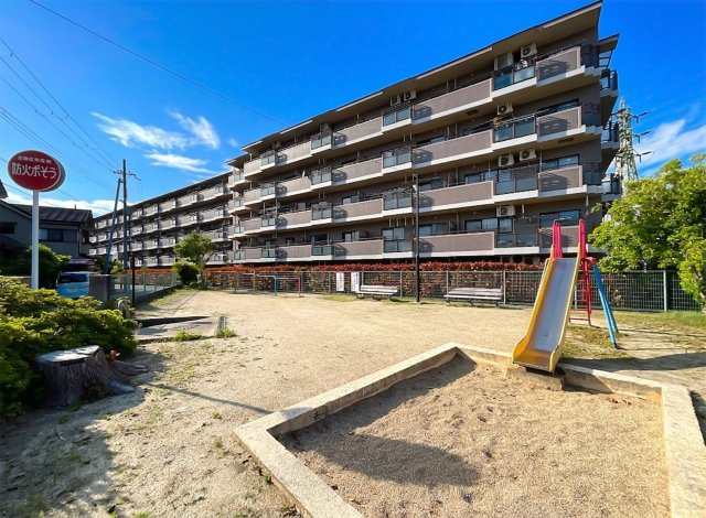【周辺】 | パデシオン宇治三室戸 | マンションのすぐ側に児童公園があるから助かります。保育園も徒歩3分で子育て世代の方におすすめです！