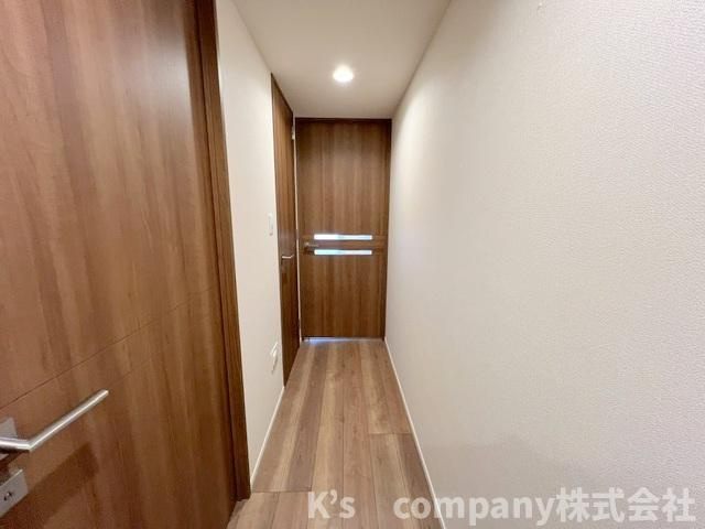 茅ヶ崎市幸町　リストレジデンス茅ヶ崎の玄関|玄関ホールからリビングに繋がる扉が正面に見えます♪