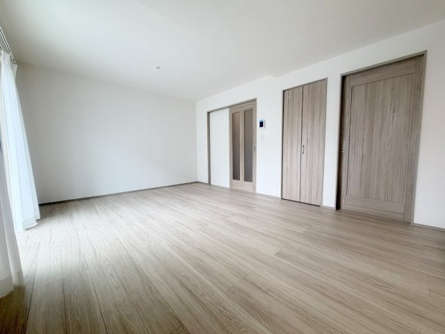 三郷市戸ケ崎5丁目　新築戸建　全10棟　F号棟の居間・リビング|家族団らんで過ごすリビングは16帖の広さを確保