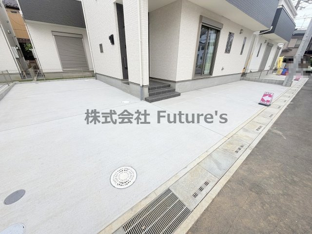 三郷市戸ケ崎5丁目　新築戸建　全10棟　F号棟の駐車場|家族の車＋来客用にも便利な3台駐車可能