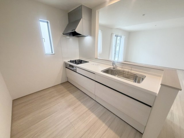 三郷市戸ケ崎5丁目　新築戸建　全10棟　F号棟のキッチン|会話の弾む対面システムキッチンです