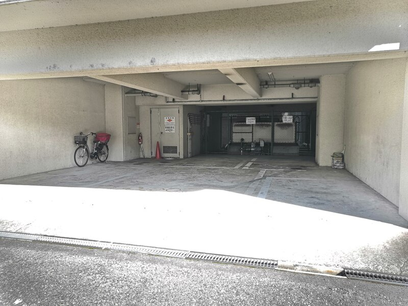 レジデンス清水ヶ丘の駐車場