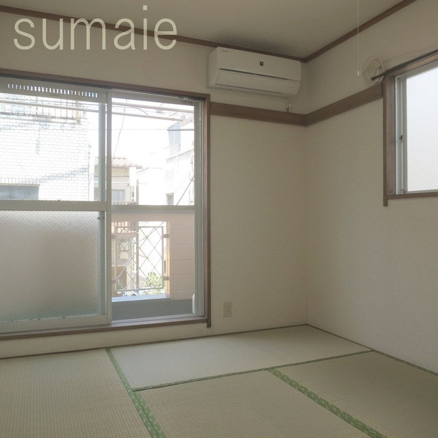 ストークプラザの居間・リビング|２面採光の６帖の落ち着く和室です♪