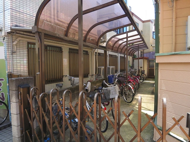 ストークプラザのその他共用部分|屋根付き駐輪場。
