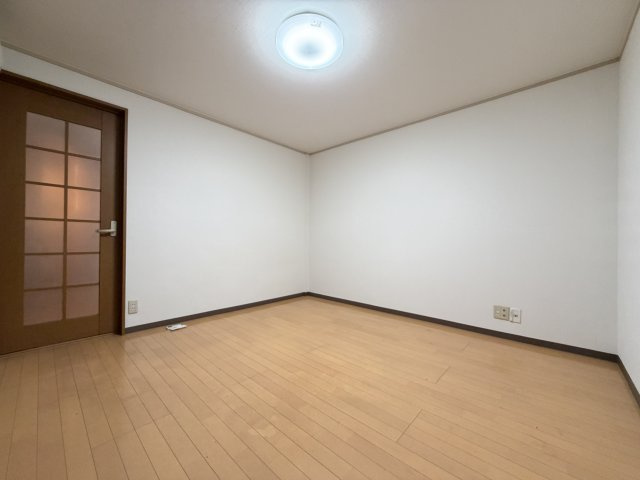 コーポアイザワの洋室