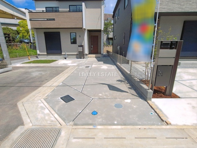 草加市新善町 新築分譲住宅 全8棟 １号棟の駐車場