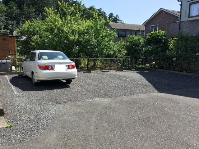 フラットAⅡの駐車場