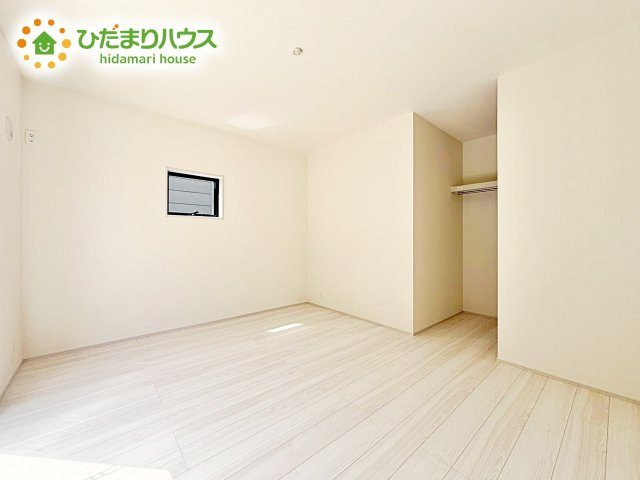 【寝室】 | 石岡市府中2期　新築戸建 | ゆとりのあるクローゼットが付いているので、お部屋もスッキリ片付き、朝の身支度もスムーズにできます。