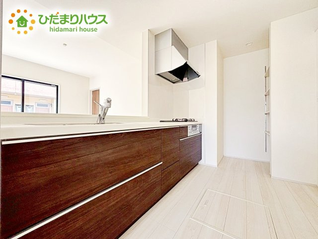 【キッチン】 | 石岡市府中2期　新築戸建 | 広々として使い勝手のよい明るく開放的なキッチン