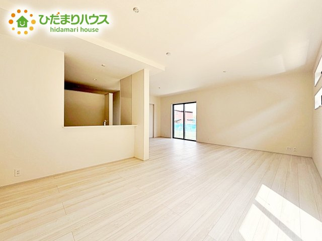 【居間・リビング】 | 石岡市府中2期　新築戸建 | 開放感あるLDKを確保！家族が集まるリビングはゆったり過ごしリフレッシュする場として居心地の良い空間にしたいですね。