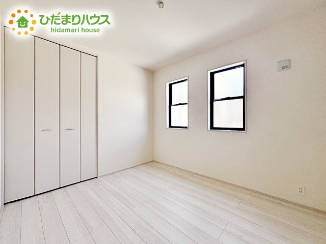 【洋室】 | 石岡市府中2期　新築戸建 | 客間としてもお子様のプレイルームとしてもご活用頂けます。将来は寝室としても利用でき二階に上がらず生活導線を作ることができ大変重宝するスペース！