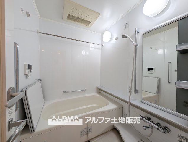 グレーシアシティ立川ブロードウィングの浴室|【Bathroom】
◆風呂◆カビが付きにくく軽くこすれば簡単に落ちるお掃除ラクラク仕様です。