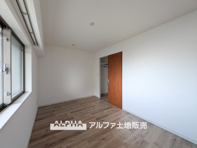 グレーシアシティ立川ブロードウィングの洋室|【cozy room】
◆必要なもの、好きなもの◆しかないから安らげる。そんな部屋にしていく自分なりのデザインに。使いやすい部屋の形、大きい窓色々な用途が実現できる。