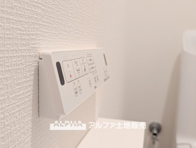 グレーシアシティ立川ブロードウィングのトイレ|【Warm water flush toilet】
◆温水洗浄便座付きトイレ◆お掃除も楽々。快適に過ごすためには今や欠かせない設備の一つです。壁掛けリモコンで使いやすくいつでも清潔に保てます。