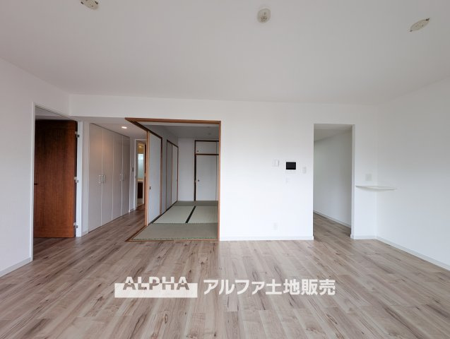 グレーシアシティ立川ブロードウィングの居間・リビング|【full space】
◆気軽に人を招ける◆ゆったりとした住空間に手のぬくもりを感じれるような温かい住まい。そんな環境で暮らしていくうちに僕たちも変わって行く。
