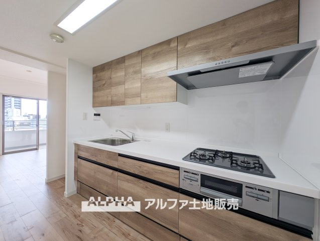 グレーシアシティ立川ブロードウィングのキッチン|【gas stove】◆ガスコンロ◆使い勝手に配慮されたガスコンロを備えたキッチン。火力調整がしやすく、毎日の調理がスムーズに進み、家事の時間を心地よく支えてくれます