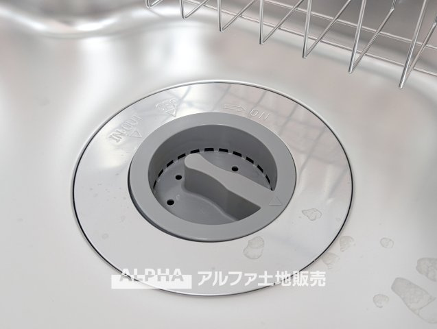 グレーシアシティ立川ブロードウィングのキッチン|【disposer】◆ディスポーザー◆生ごみをその場で処理できるディスポーザー付き。キッチン周りを清潔に保ちやすく、後片付けもスムーズになり、日々の家事を快適に支えてくれます。