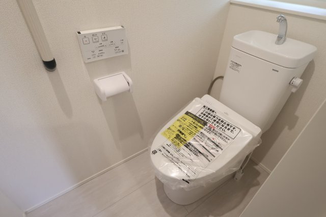 《仲介手数料無料》志木市下宗岡４丁目14-38新築一戸建てグラファーレのトイレ|1階