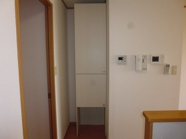 コンフォート小山Bの収納|キッチン横の収納
