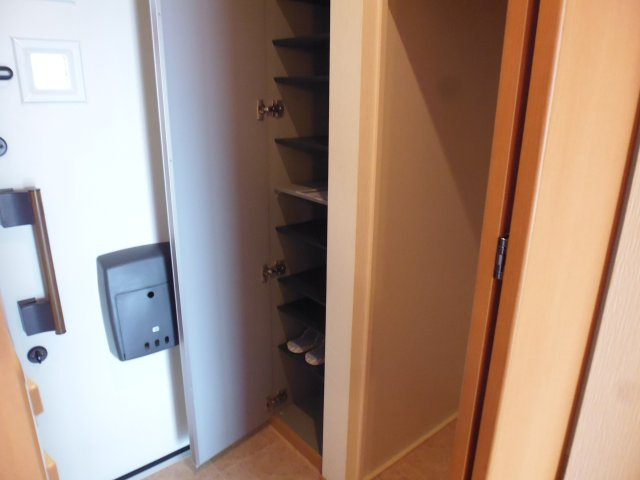 コンフォート小山Bの収納|下駄箱
