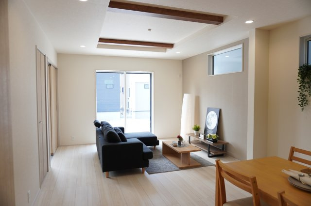 草加市新善町 新築分譲住宅 全8棟 3号棟の居間・リビング