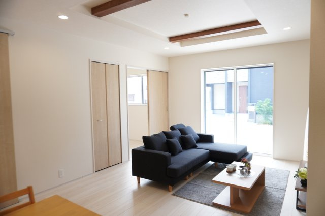 草加市新善町 新築分譲住宅 全8棟 3号棟の居間・リビング