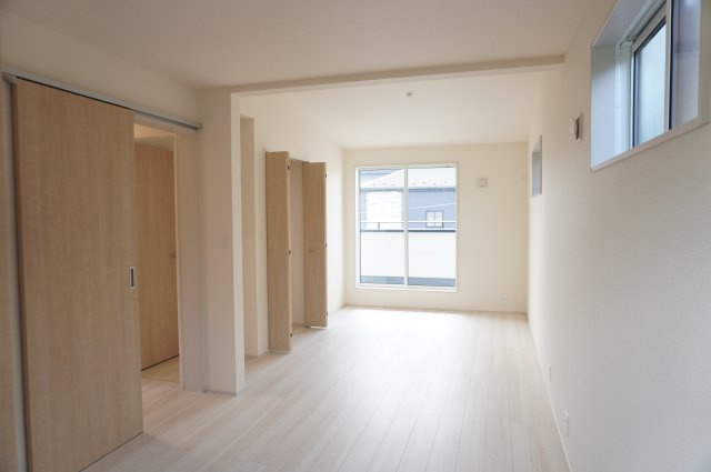 草加市新善町 新築分譲住宅 全8棟 3号棟の洋室|2階 11.25帖（6帖＋5.25帖）