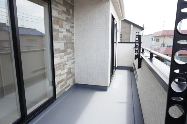 草加市新善町 新築分譲住宅 全8棟 3号棟のバルコニー